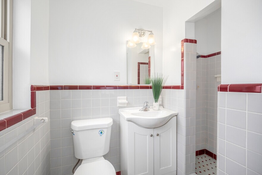 More Photos Of 636 N Rio Grande Ave, Orlando Office Residential For Sale