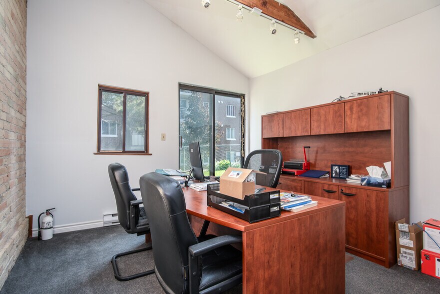 More Photos Of 109 College St, Kitchener Office For Sale
