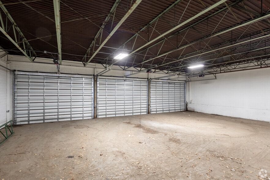 More Photos Of 567-575 N Midland Ave, Saddle Brook Warehouse For Lease