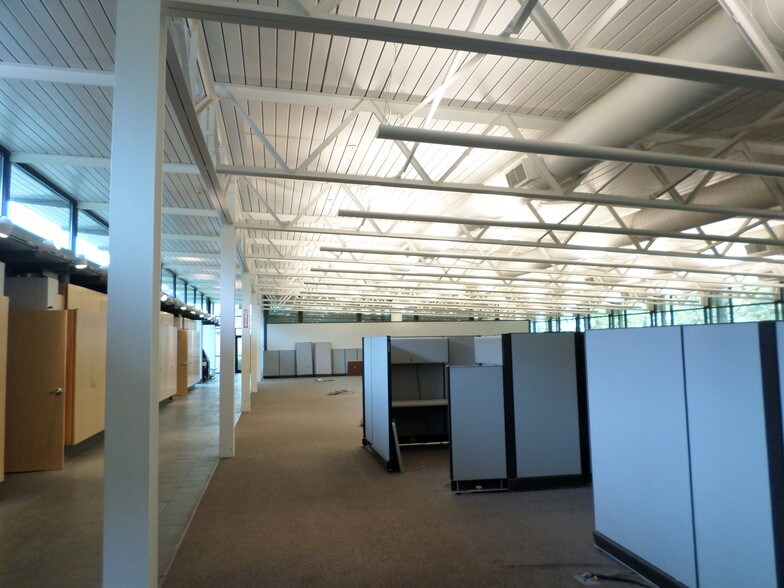 More Photos Of 395 Oak Hill Rd, Mountain Top Manufacturing For Lease