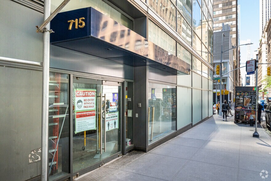 More Photos Of 715 Lexington Ave, New York Freestanding For Lease
