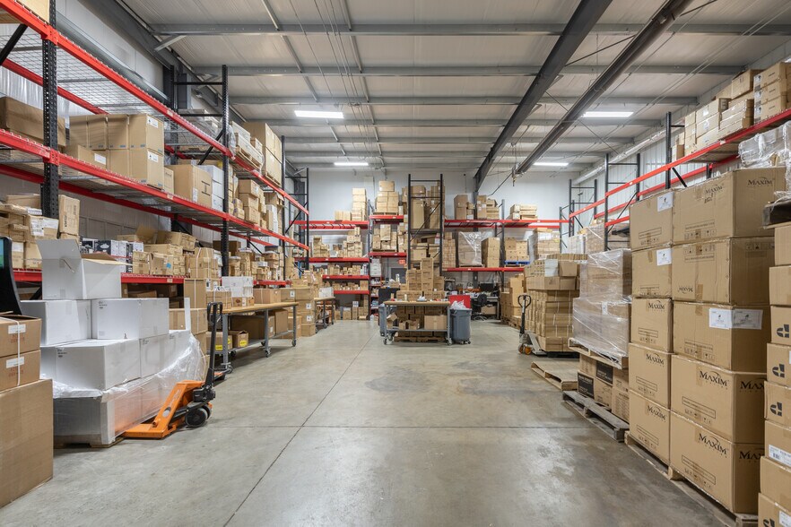 More Photos Of 3737-3757 Parkway Ln, Hilliard Showroom For Lease