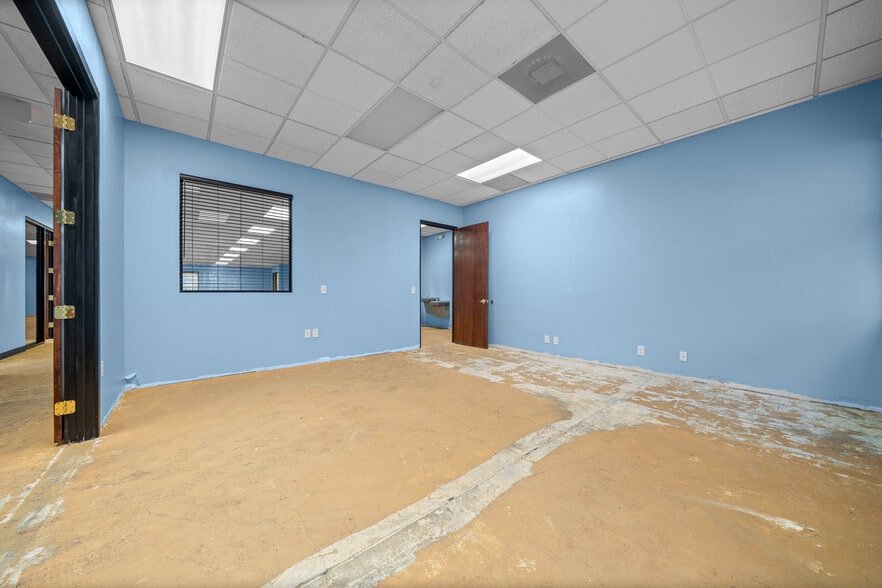More Photos Of 5885 Central Ave, Saint Petersburg Office For Lease