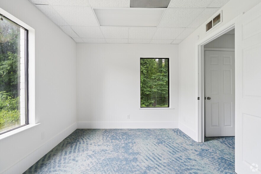 More Photos Of 1755 E Park Place Blvd, Stone Mountain Office For Sale