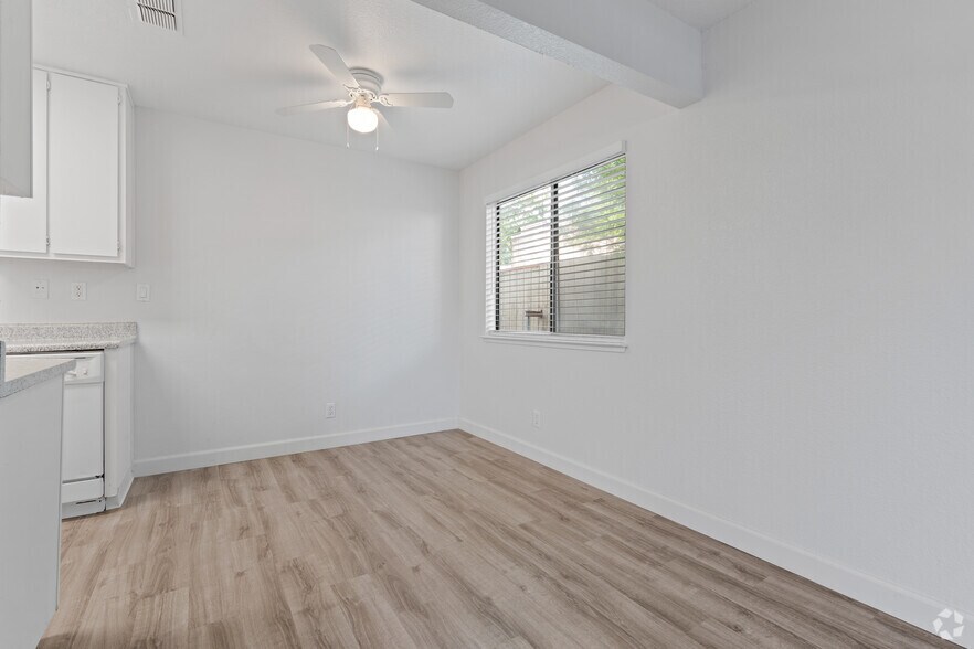 More Photos Of 2626 Marigold Ln, Sacramento Apartments For Sale