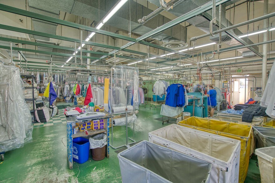 More Photos Of 5280 Spine Rd, Boulder General Retail For Lease