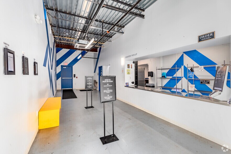 More Photos Of 18 N Dollins Ave, Orlando Warehouse For Lease
