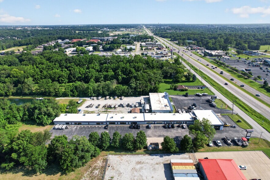 More Photos Of 5601 S Campbell Ave, Springfield General Retail For Sale