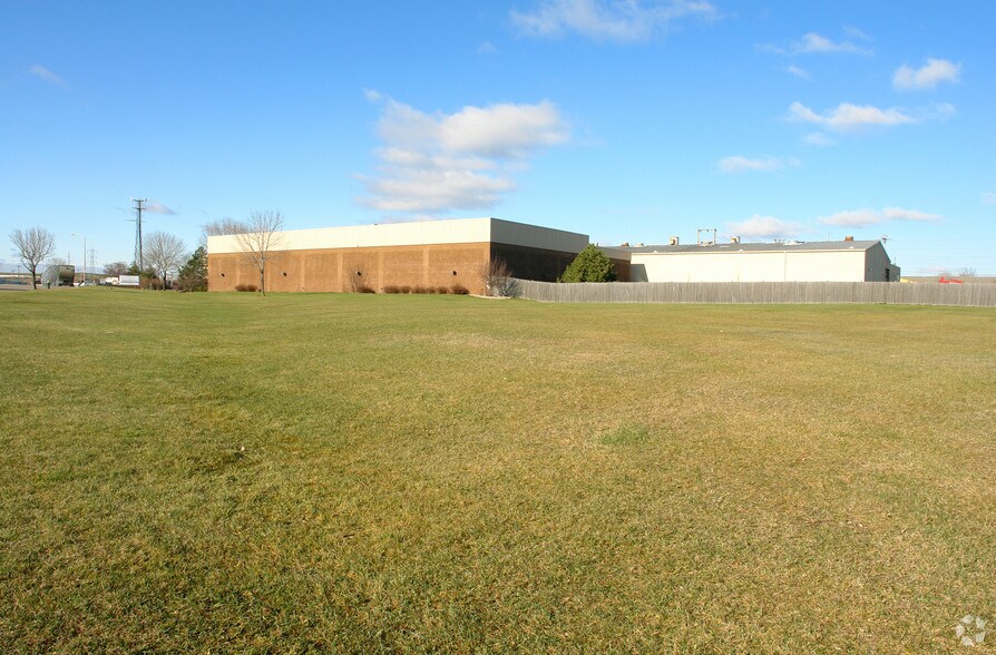 More Photos Of 5626 21st St, Racine Land For Lease