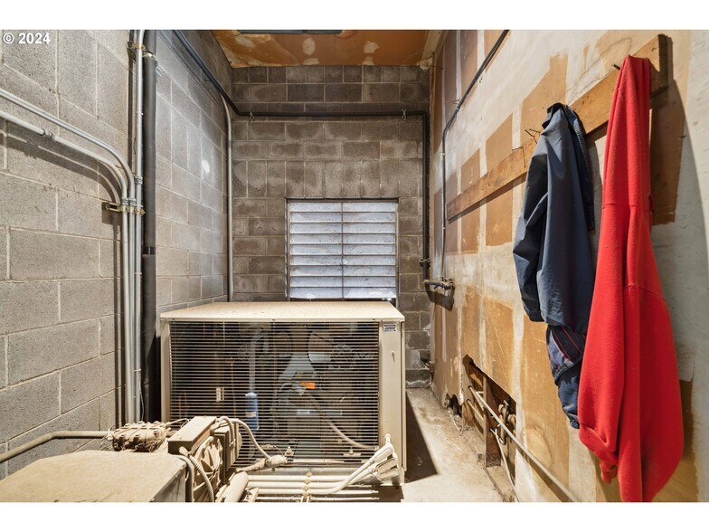 More Photos Of 665 Hemlock Ave, Coos Bay Refrigeration Cold Storage For Sale