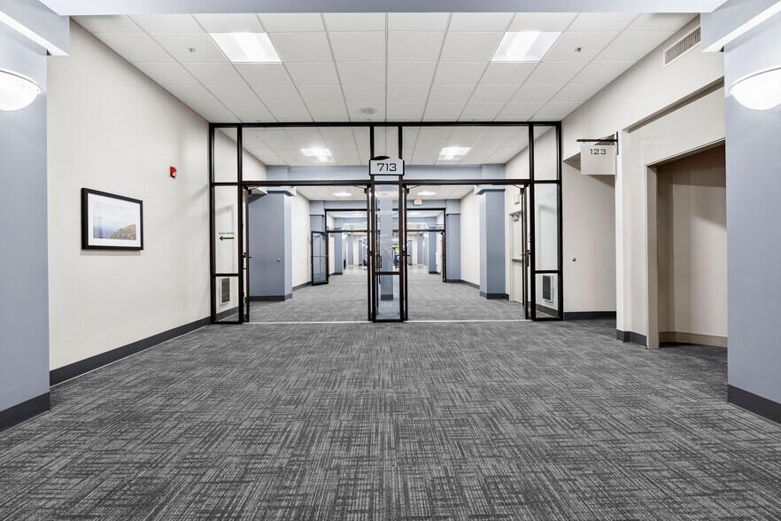 More Photos Of 711-713 Troy Schenectady Rd, Latham Medical For Lease