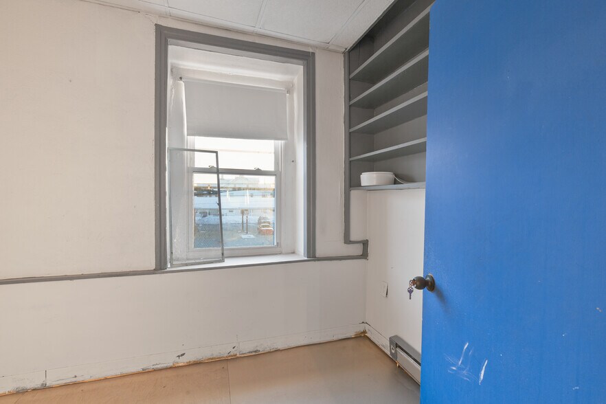 More Photos Of 194-198 Main St, Emmaus Restaurant For Sale