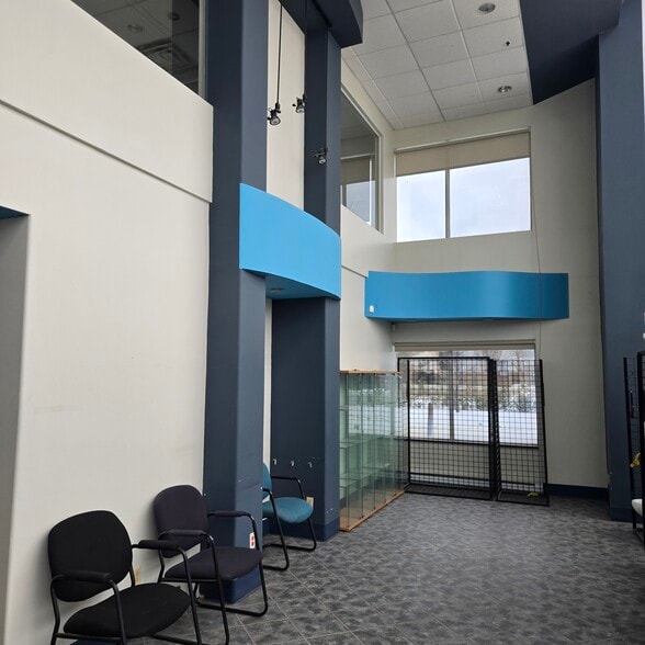 More Photos Of 440 Boul Industriel, St-Eustache Warehouse For Sale