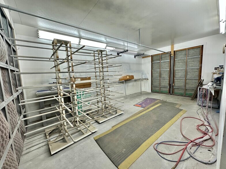 More Photos Of 739 Glenwood Ave, Sebring Manufacturing For Sale