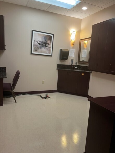 More Photos Of 1437 Highway 6, Sugar Land Medical For Lease