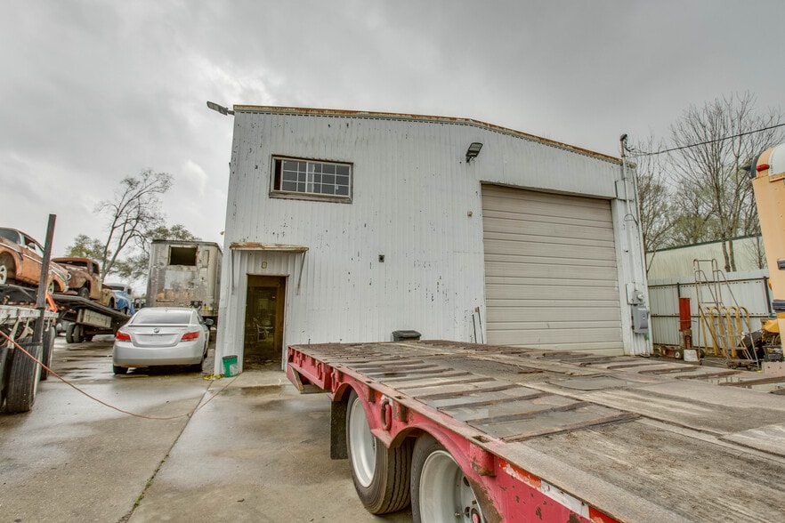 Primary Photo Of 113 Pin Oak Dr, Highlands Contractor Storage Yard For Sale