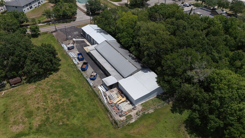 More Photos Of 301 Charlie Griffin Rd, Plant City Flex For Lease