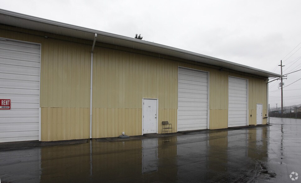 More Photos Of 2585 Roosevelt Blvd, Eugene Warehouse For Lease
