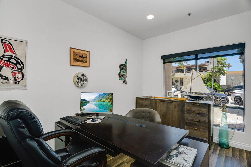 More Photos Of 928-950 Hornblend St, San Diego Office For Sale