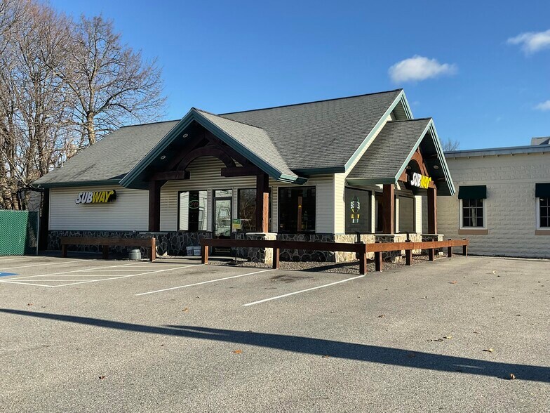 Primary Photo Of 615 Main St, Westbrook Fast Food For Sale