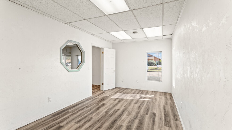 More Photos Of 8720 S Penn Ave, Oklahoma City Office For Sale