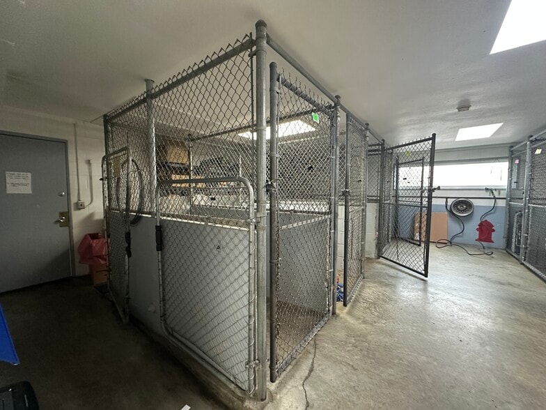 More Photos Of 13018 Newcastle Way, Newcastle Veterinarian Kennel For Sale