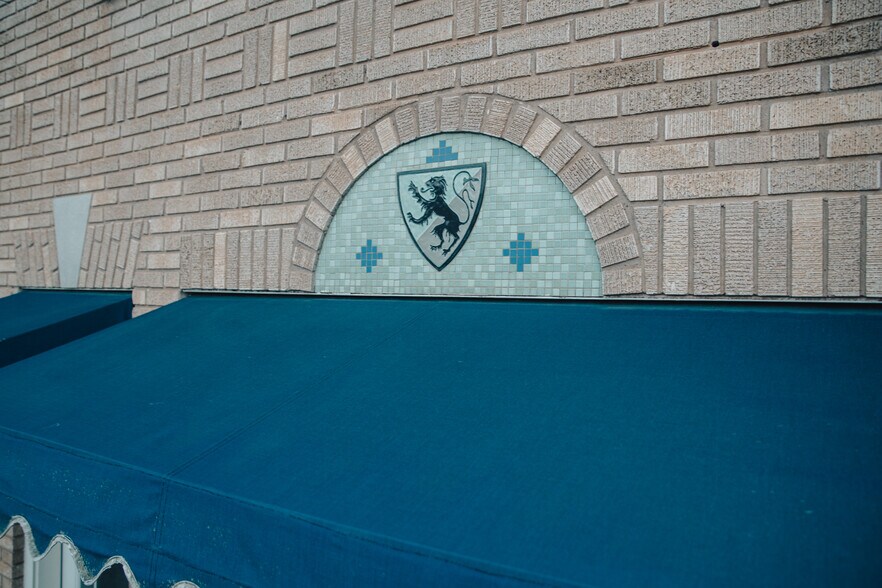 More Photos Of 355 N College Ave, Fayetteville Office For Sale