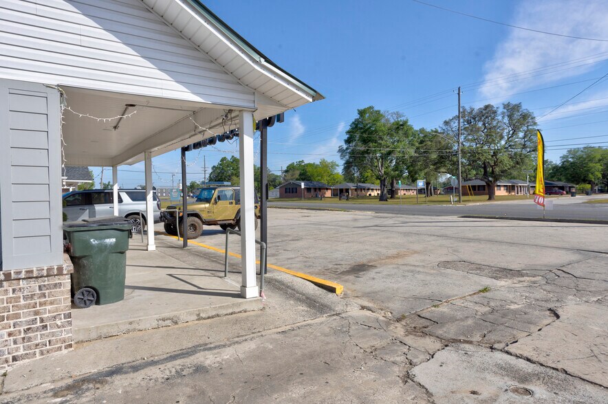 More Photos Of 208 S Main St, Reidsville Freestanding For Sale