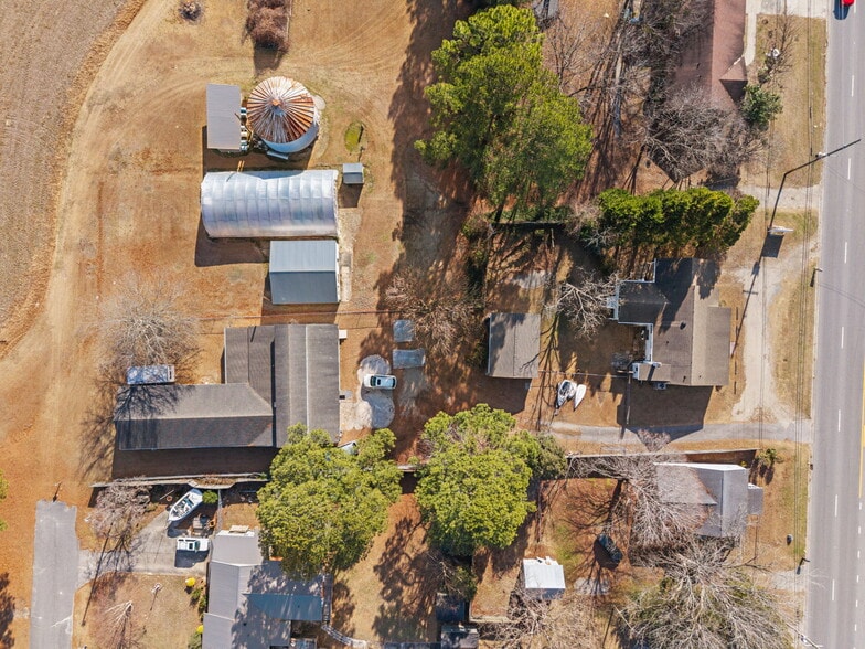 More Photos Of 2034 W 5th St, Washington Showroom For Sale