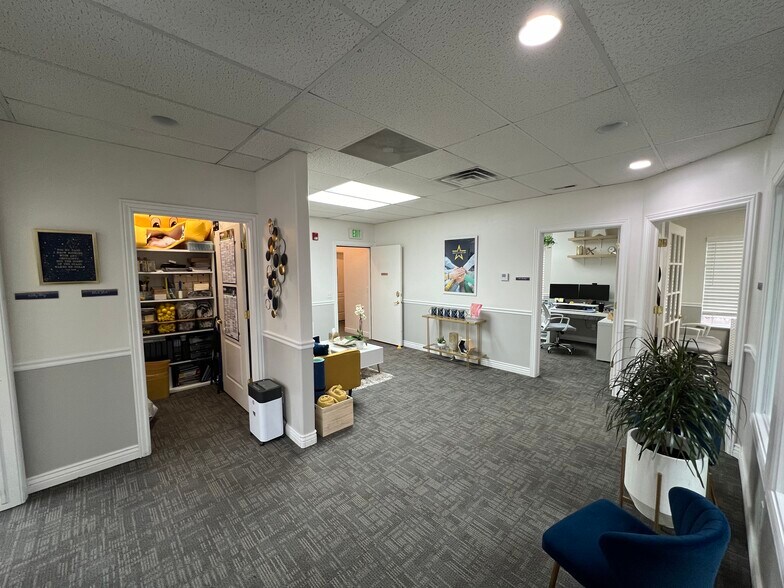 More Photos Of 9131-9133 S Monroe Plaza Way, Sandy Office Residential For Lease