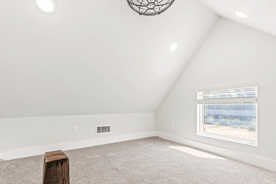 More Photos Of 20048 County Road 4118 Rd, Lindale Apartments For Sale