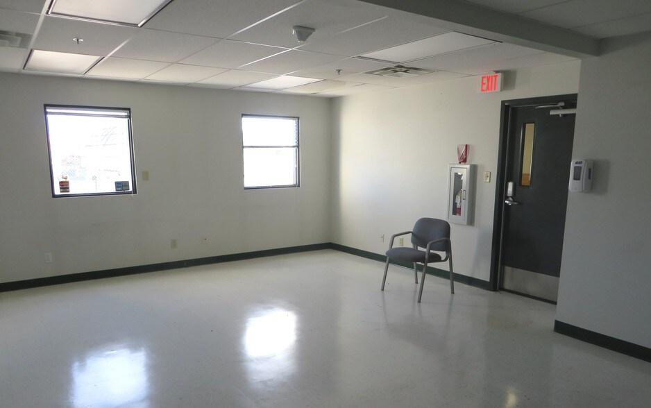 More Photos Of 6450 E Yellowstone Hwy, Evansville Warehouse For Lease