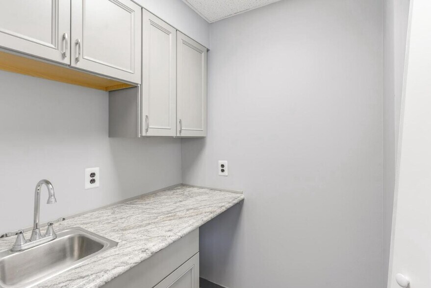 More Photos Of 651 Route 73 N, Marlton Medical For Lease