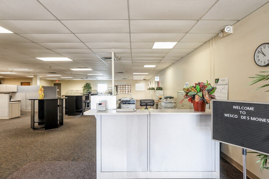 More Photos Of 2301 Fleur Dr, Des Moines Warehouse For Sale