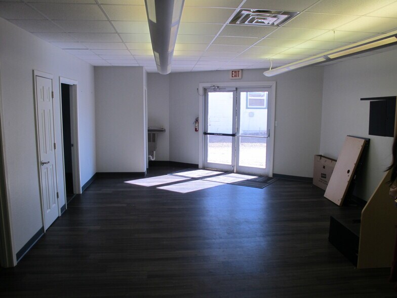 More Photos Of 204 N Main Ave, Republic Office For Sale