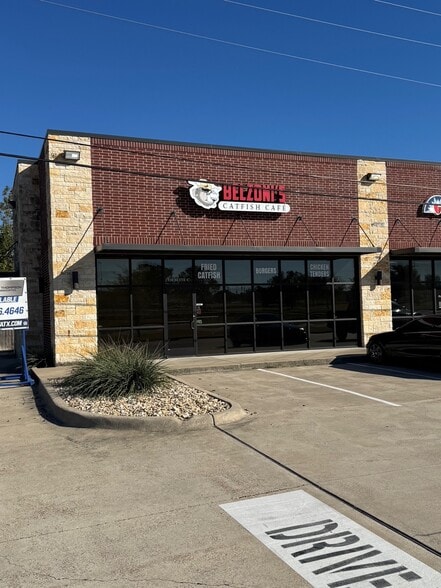 More Photos Of 110 N Jim Wright Fwy, Fort Worth Storefront For Lease