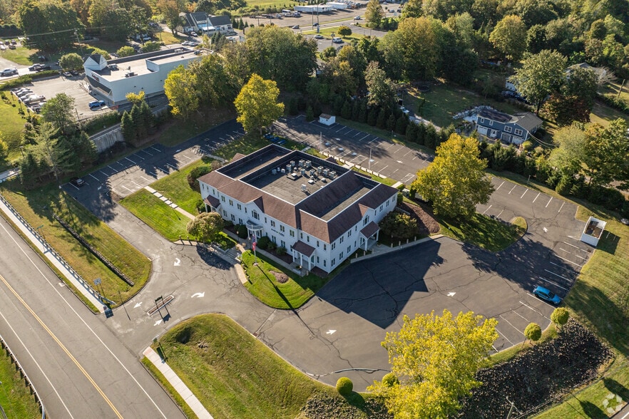 More Photos Of 11 Mile Hill Rd, Newtown Office For Lease