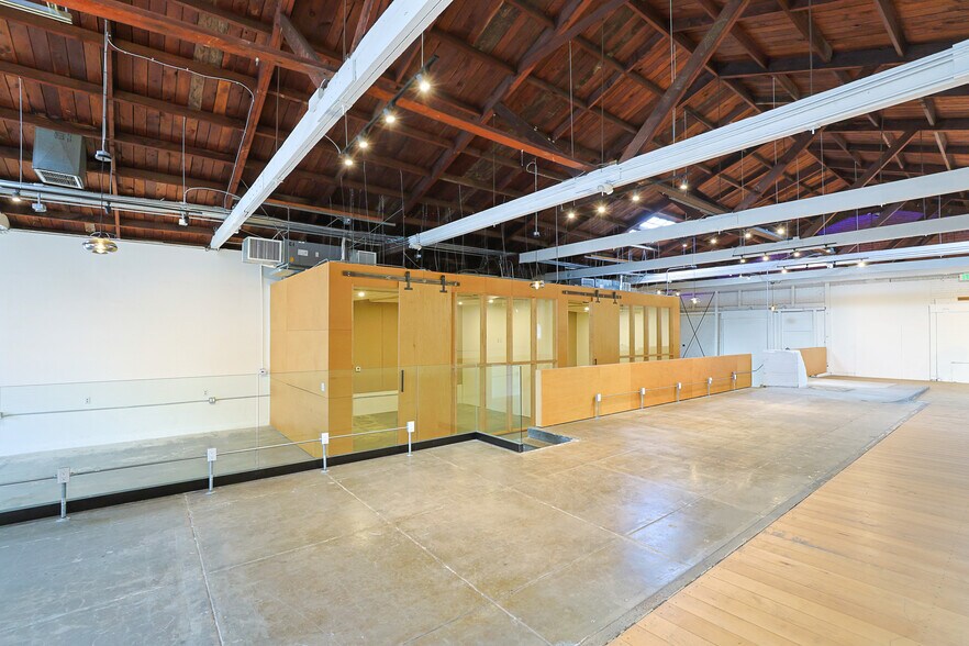 More Photos Of 350-360 Sunset Ave, Venice Warehouse For Lease