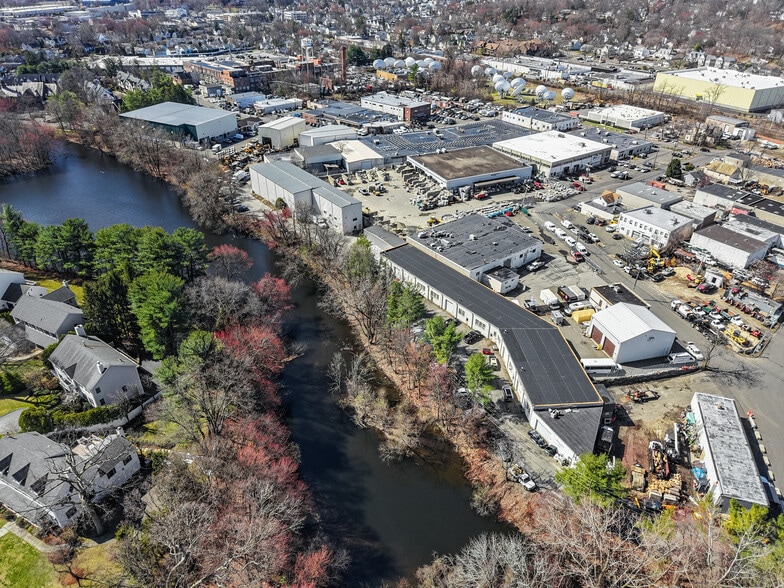 More Photos Of 55 Poplar St, Stamford Light Distribution For Sale