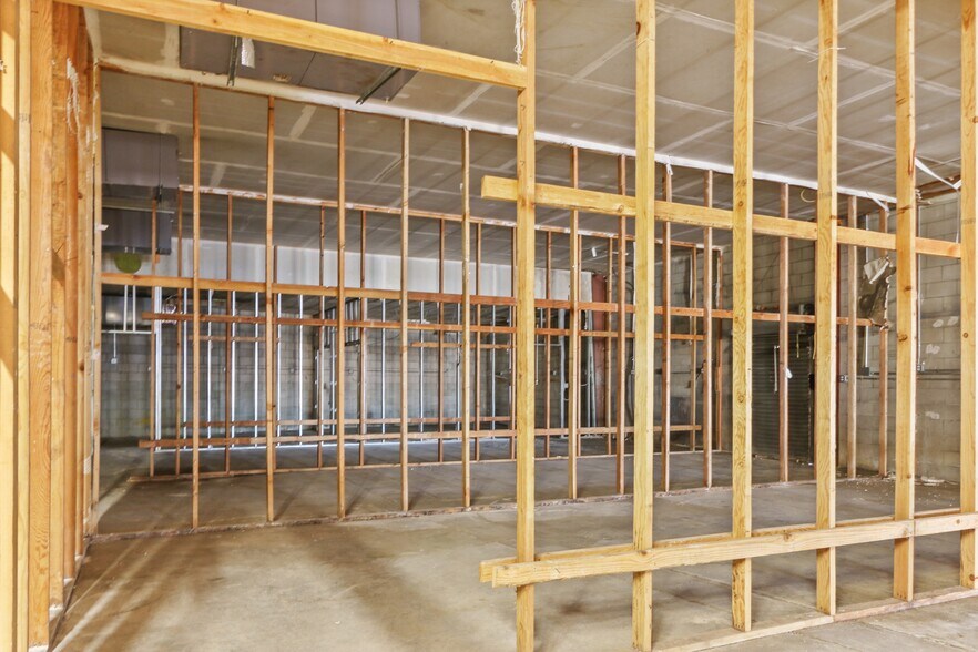 More Photos Of 1410-1412 Elwood St, Los Angeles Warehouse For Sale