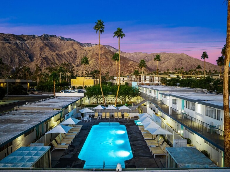 More Photos Of 1466 N Palm Canyon Dr, Palm Springs Hotel For Lease