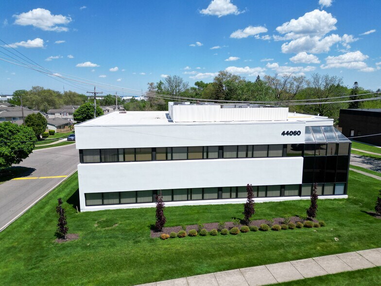More Photos Of 44060 Woodward Ave, Bloomfield Hills Medical For Lease