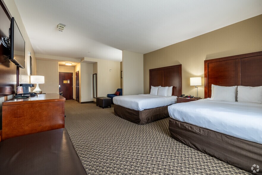 More Photos Of 9345 Highway 6, Navasota Hospitality For Sale