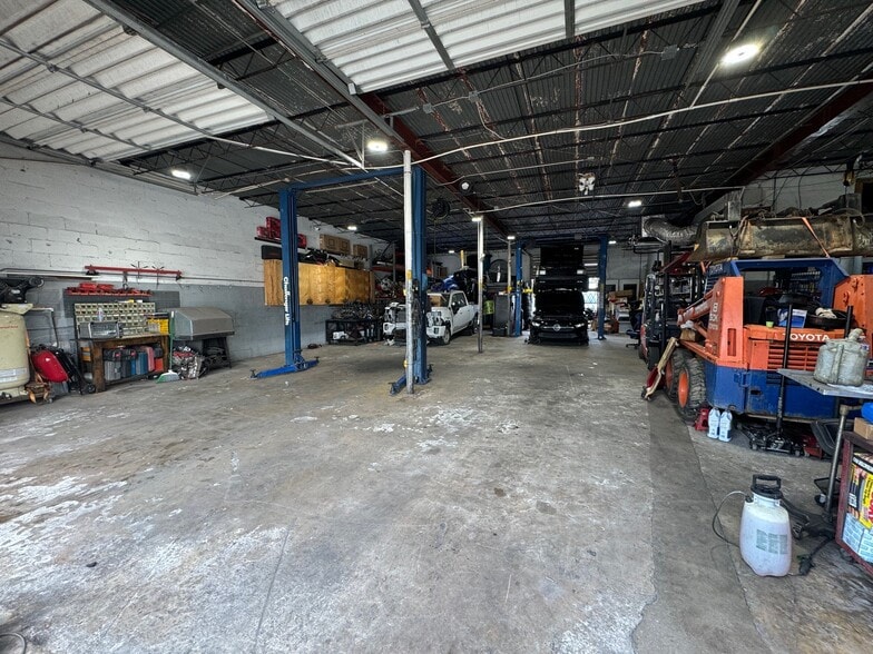 More Photos Of 2355 NW 30th St, Oakland Park Warehouse For Sale