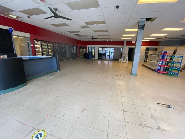 More Photos Of 160 Main St, Spencer Convenience Store For Lease