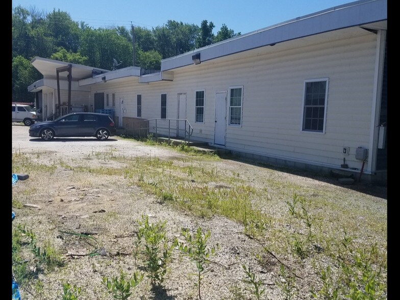 More Photos Of 8422 Ballew Ave, College Park Warehouse For Lease