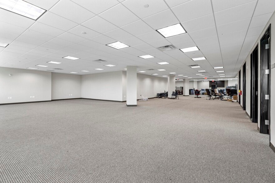 More Photos Of 1600 N Redbud Blvd, McKinney Office For Sale