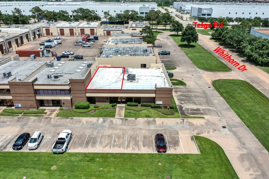 More Photos Of 9776 Whithorn Dr, Houston Showroom For Lease