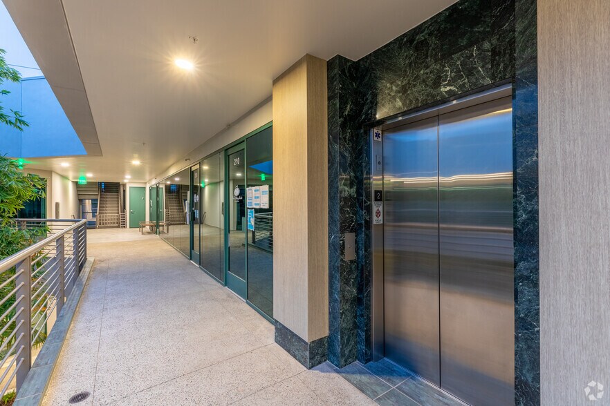 More Photos Of 171 Saxony Rd, Encinitas Medical For Lease