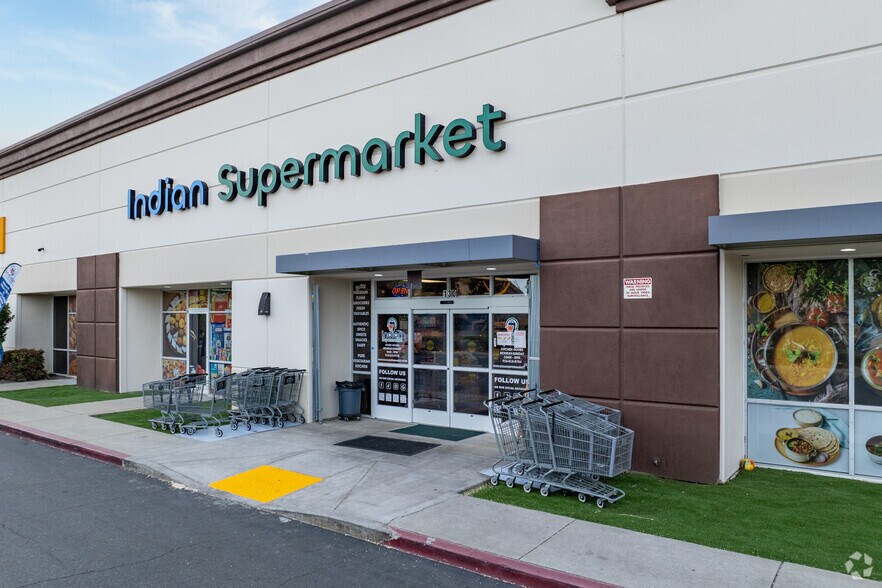 More Photos Of 4421 Gateway Park Blvd, Sacramento Showroom For Lease